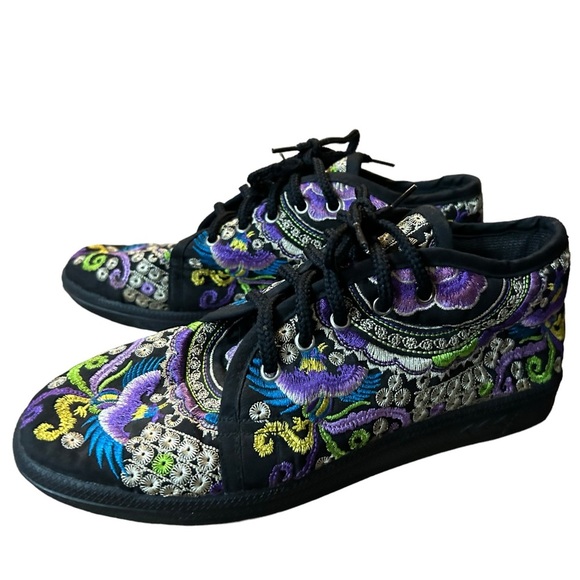 Beautiful Embroidered Handmade Sneakers from Thailand - Picture 2 of 7